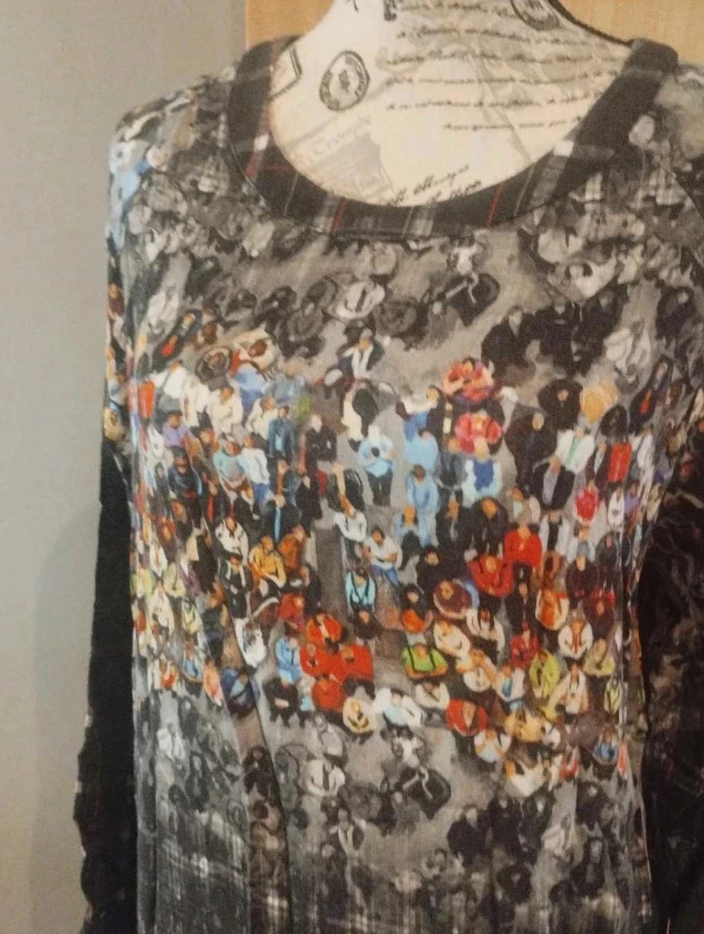 Vestido a cuadros con personajes de manga larga Aventure des toiles T44 – photo 4